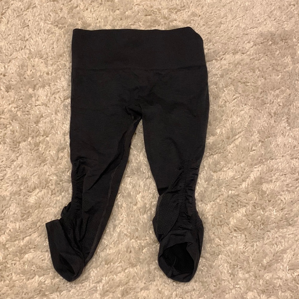 Lululemon capri Leggings with scrunched side details